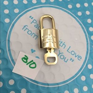 Louis Vuitton Accessories - Louis Vuitton Lock and key set 310 Louis Vuitton Accessories - Louis Vuitton Lock and key set 310